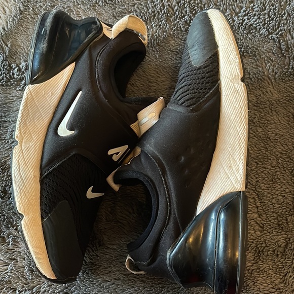 Girls Nike Air Max 270 - Black - Picture 3 of 8